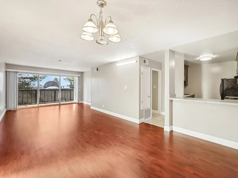1406 Henry Street — Photo 9
