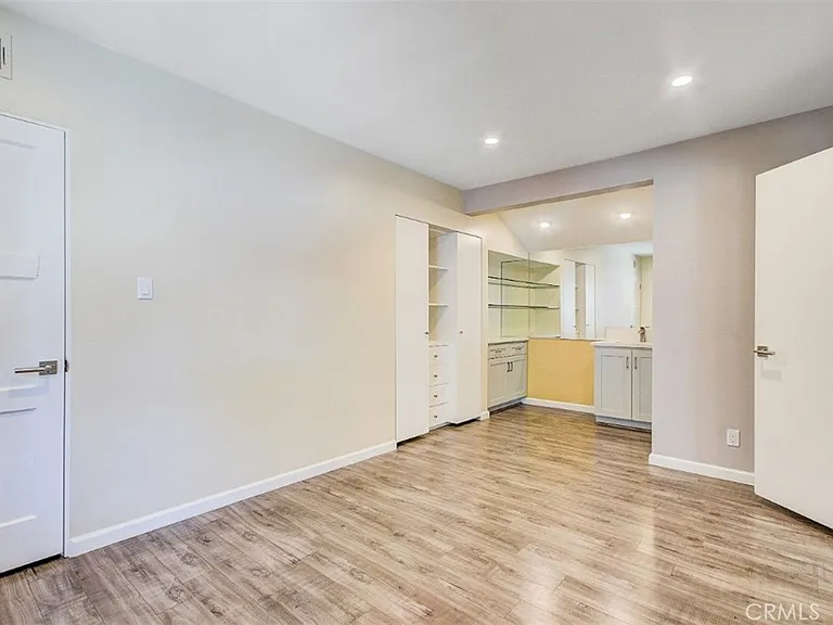 6854 Gentry Ave #ADU — Photo 8