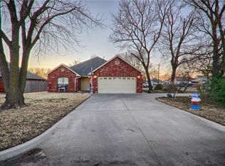 501 SW 4th St, Tuttle, OK 73089