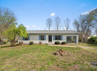 206 Fairfield Dr, Hendersonville, NC 28792