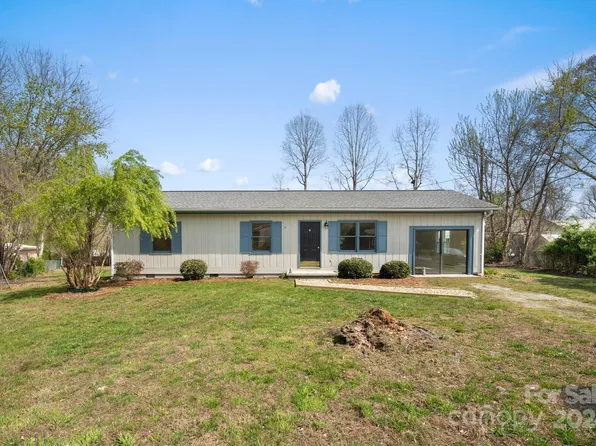 206 Fairfield Dr, Hendersonville, NC 28792