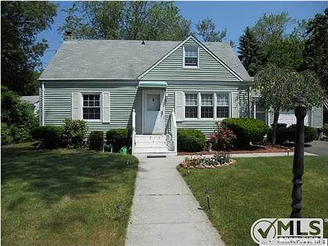 213 Maple Ave photo 1
