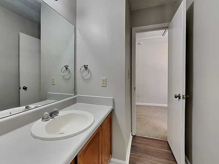 2277 Hampton Dr — Photo 16