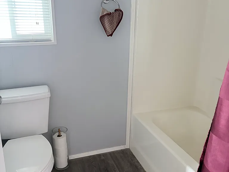 1433 Post Ave — Photo 10
