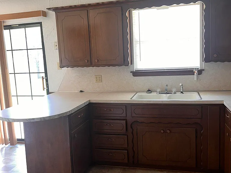 709 SW 49th St — Photo 11
