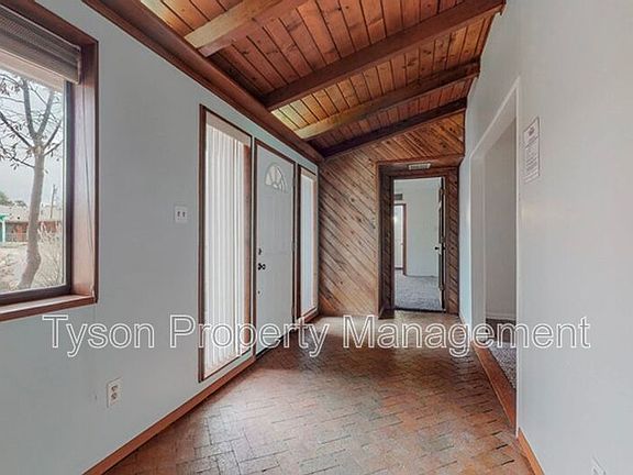 4th image of 1431 Vassar Dr NE