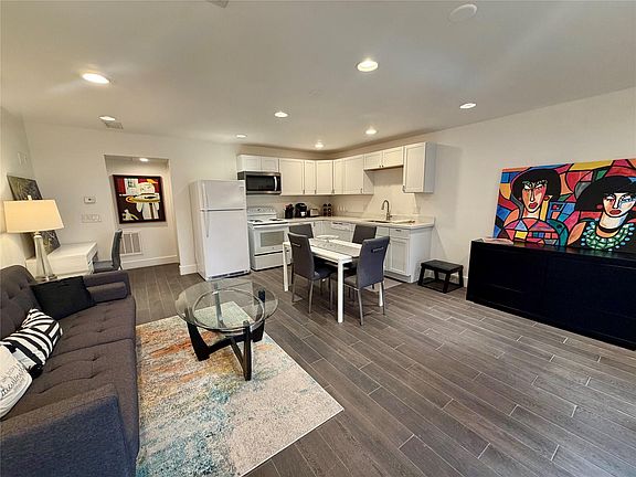 5th image of 234 Westheimer Rd APT 1
