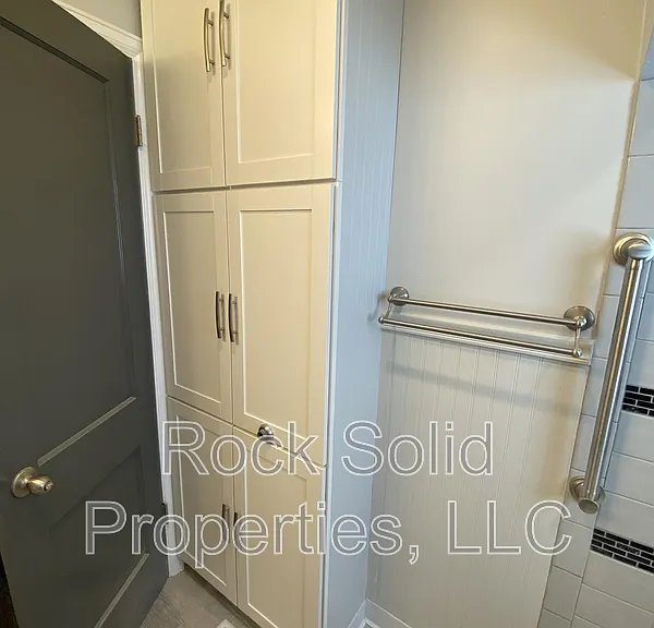 416 E 3rd St — Photo 18