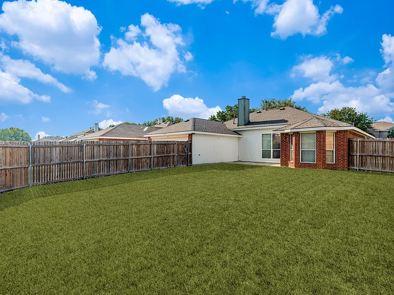 1524 Summerfield Dr — Photo 12