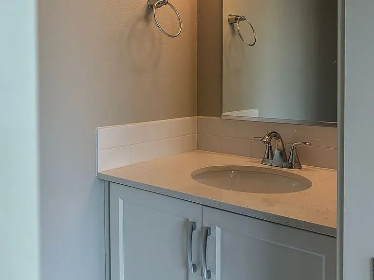 7100 N Greenwich Ave — Photo 11