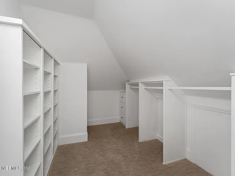 289 N Roscoe Blvd — Photo 41