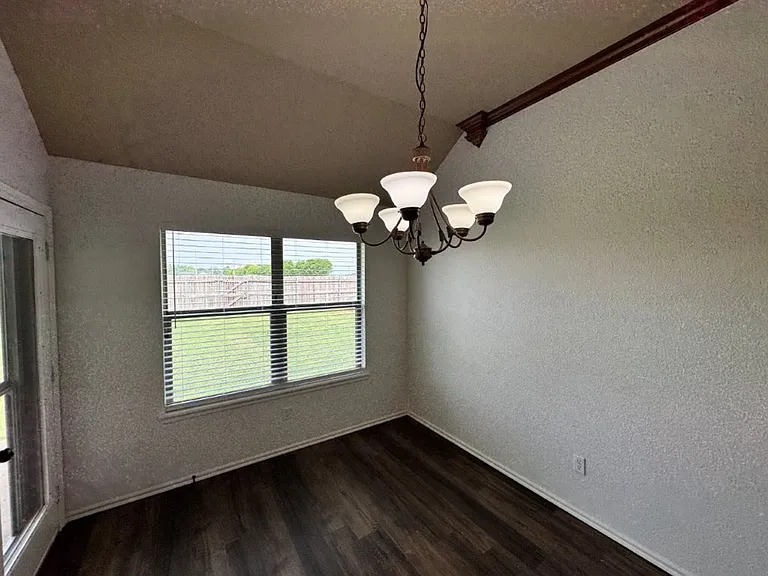 2345 Bradford Ave — Photo 4