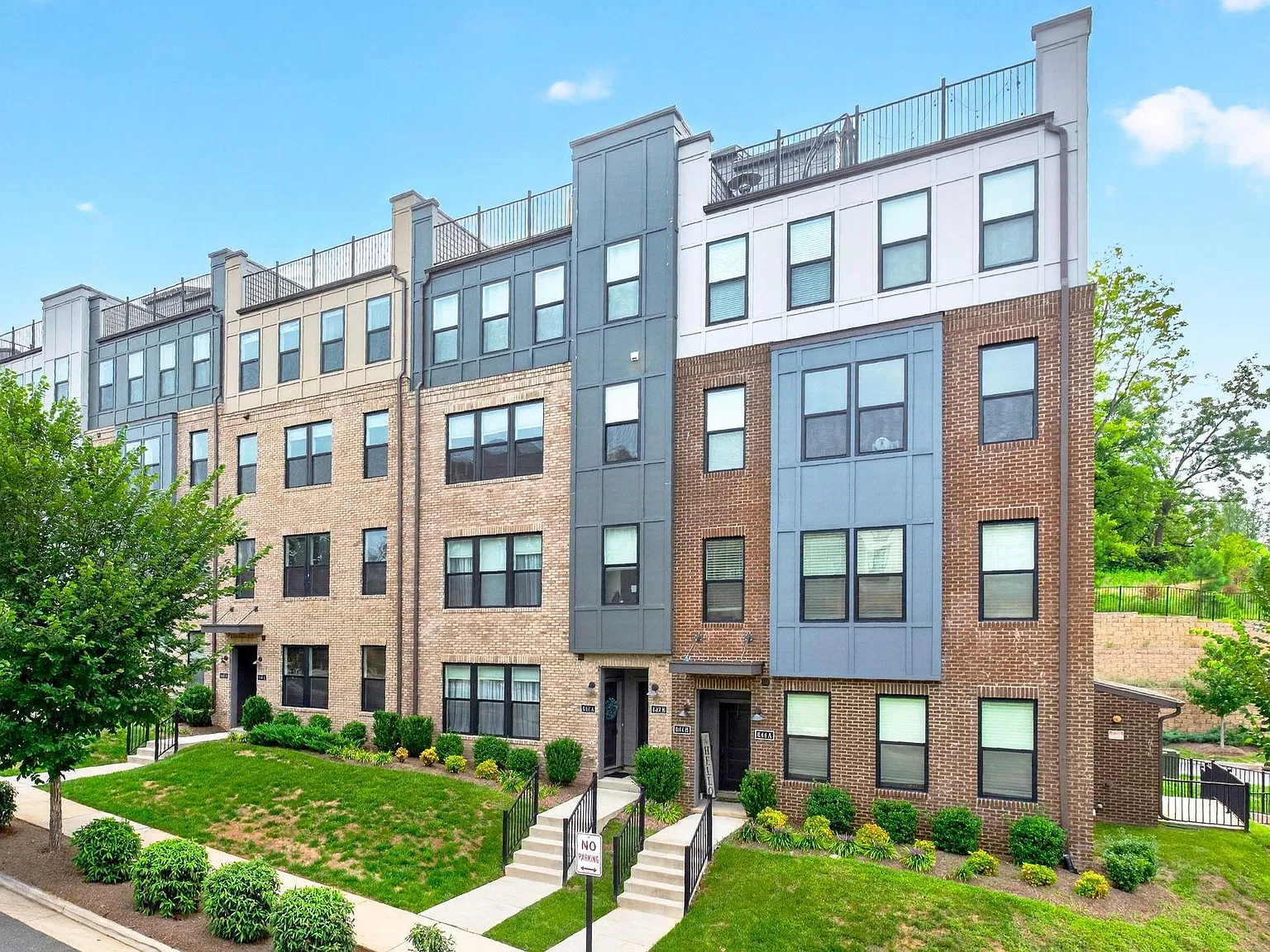 2 bed, 2.5 bath, 1573 sqft, $2,300 — Photo 2