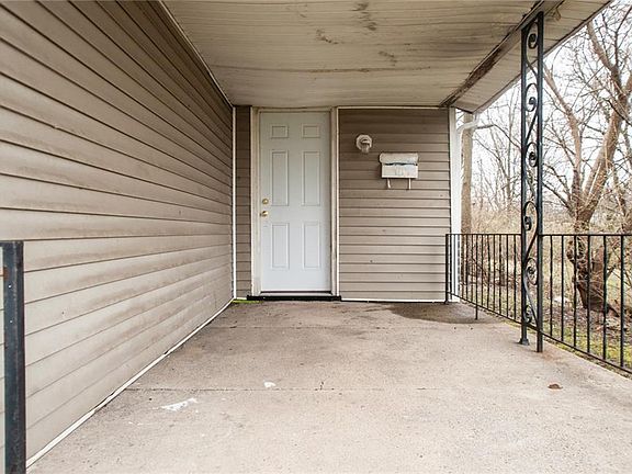 3rd image of 1117 N Sheffield Ave