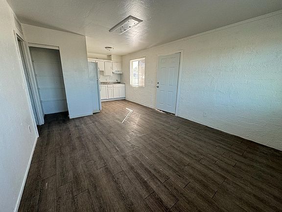 4th image of 814 E Siesta Dr