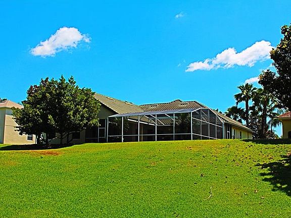 2nd image of 811 Johns Point Dr