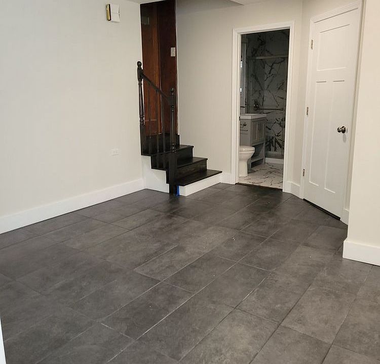 1st image of 5238 N Rockwell St #G