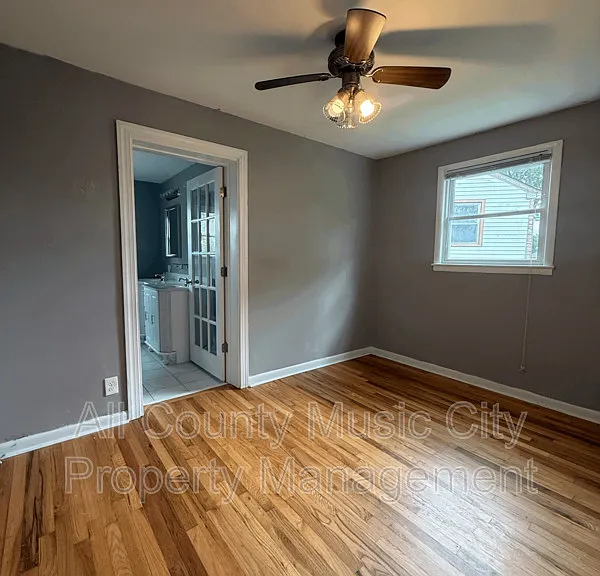 522 Bentley St — Photo 8