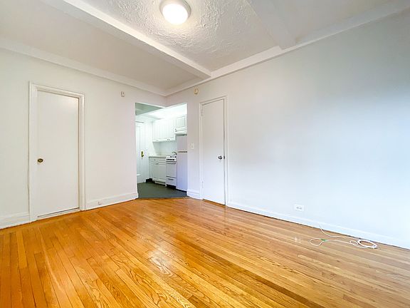 4th image of 215 W 83rd St APT 6D