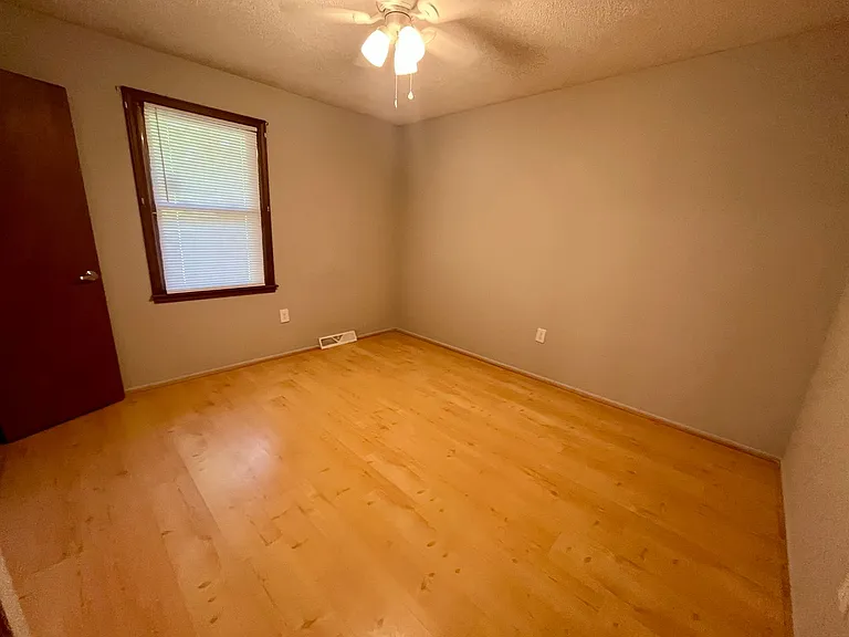 105 Laurel Dr — Photo 10