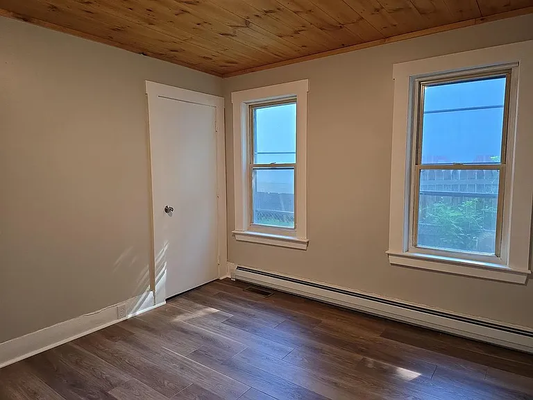 147 Laurel St — Photo 6