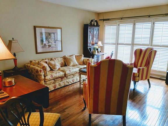 4th image of 540 Fleetwood Ct #D