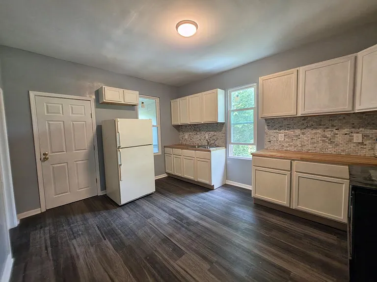 1653 W 10th Pl — Photo 6