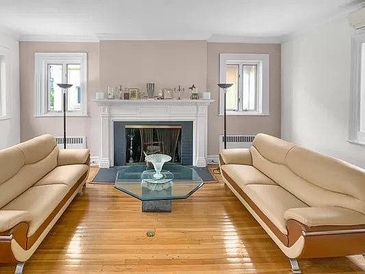 2nd image of 3815 Laurel Ave