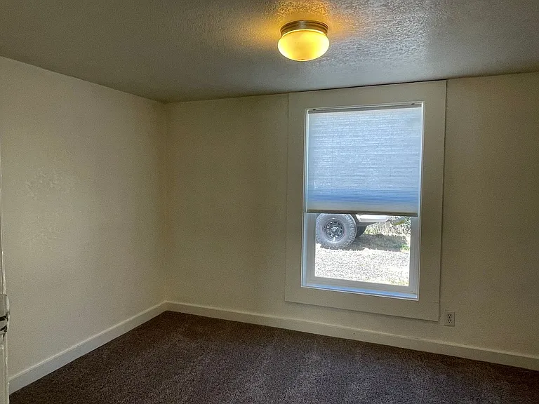 709.5 W Jackson St — Photo 8