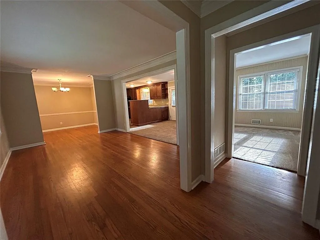 3 bed, 2.0 bath, 1660 sqft, $2,600 — Photo 3