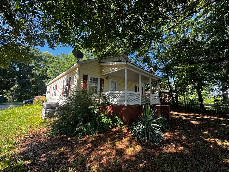 1311 Shelby Rd — Photo 3
