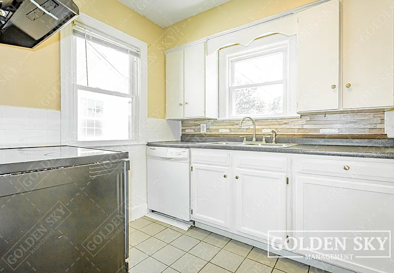 1115 W Bethel Ave — Photo 6