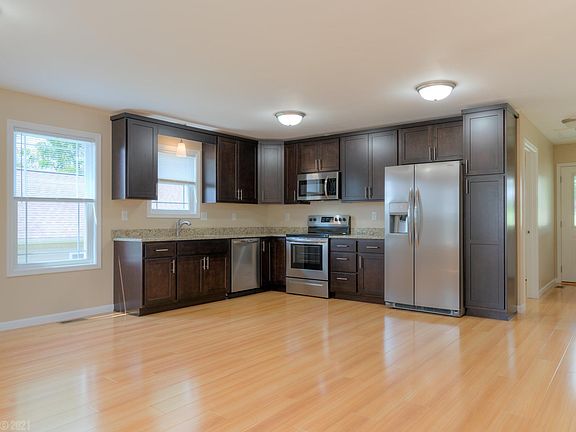 4th image of 223 Cowan St