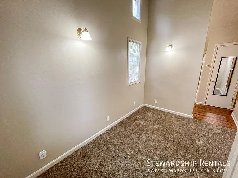 1472 E 19th Ave — Photo 20