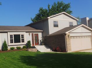 242 S Park Place Dr, Bartlett, IL 60103