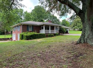 101 Rockwood Dr, Seneca, SC 29672