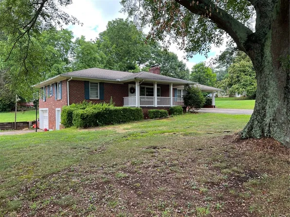 101 Rockwood Dr, Seneca, SC 29672