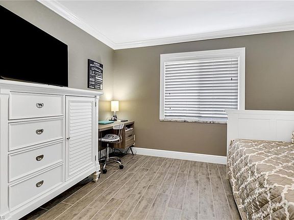 3rd image of 208 Furse Lakes Cir APT 11