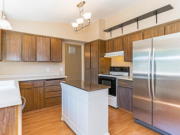 4th image of 1063 E Greenbrae Dr