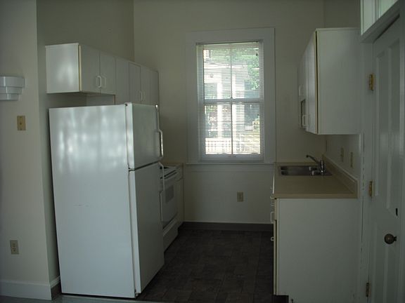 3rd image of 4 Common Rd