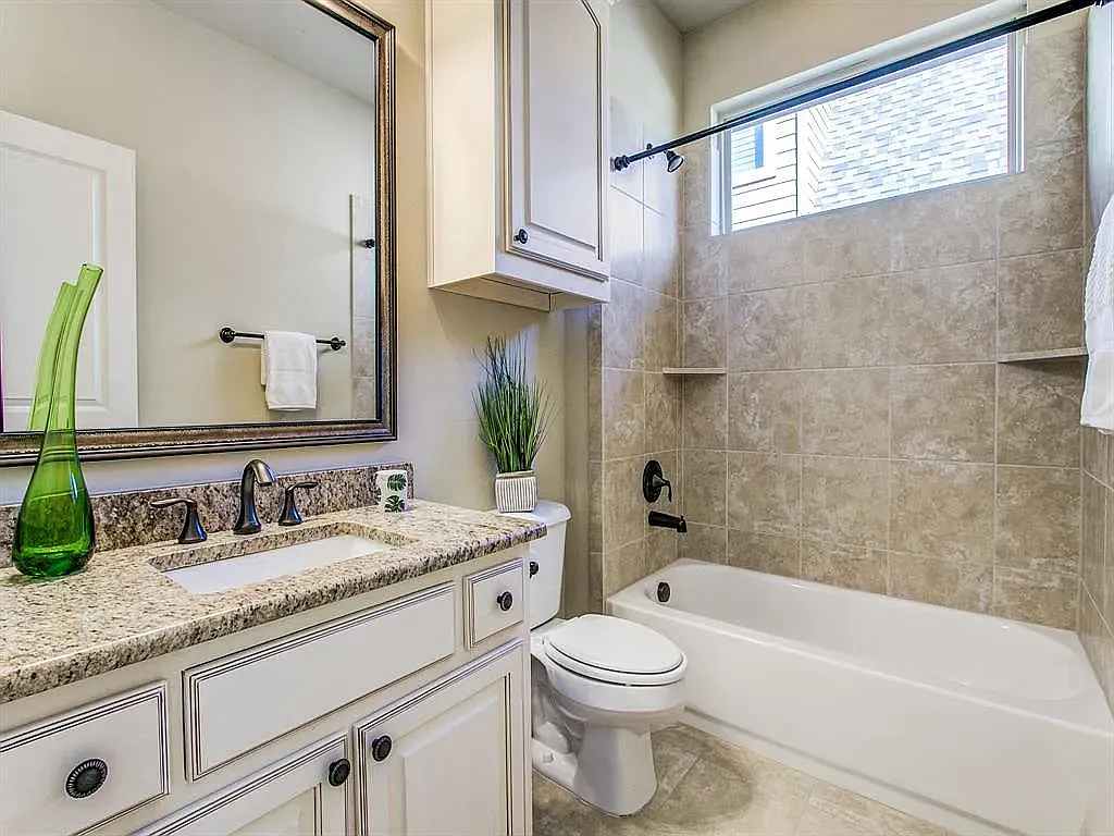 3 bed, 2213 sqft, $3,750 — Photo 4