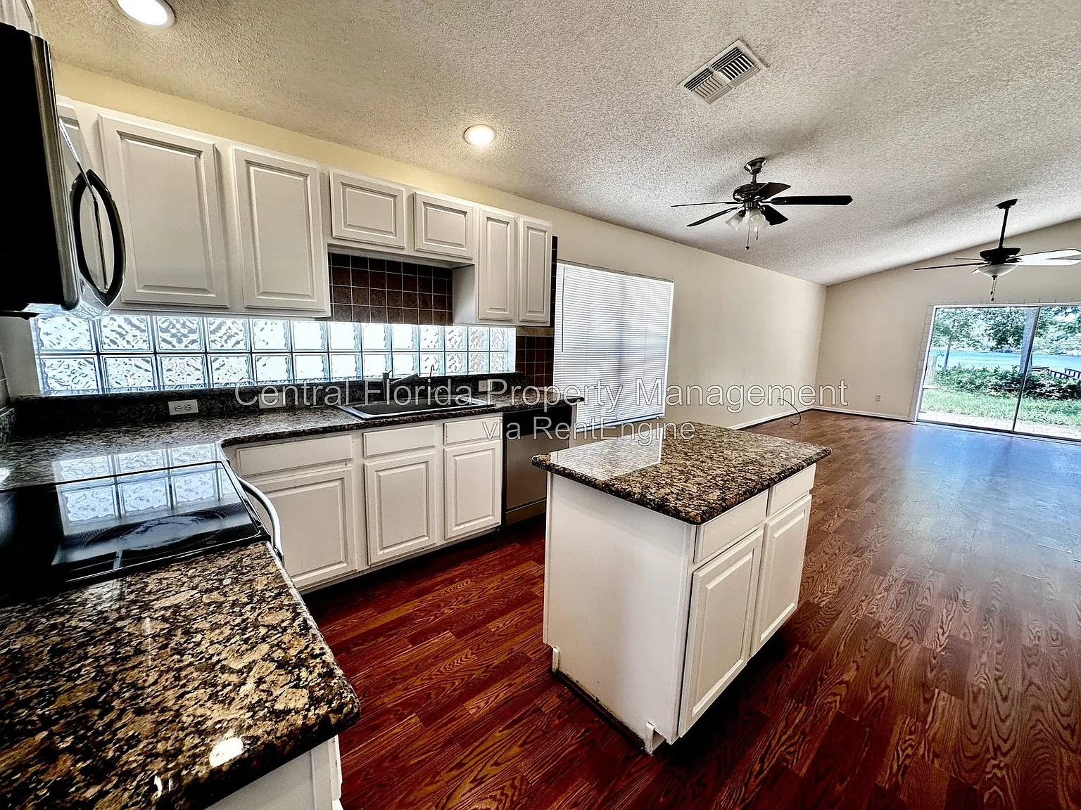 4 bed, 2.0 bath, 1959 sqft, $2,699 — Photo 3
