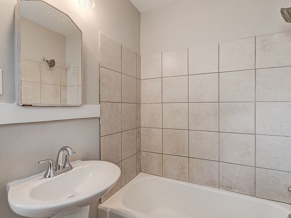 5th image of 2707 Wellington St