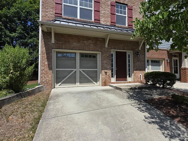 294 Linden Park Ln — Photo 2