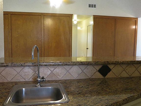 4th image of 4911 Colombia Dr