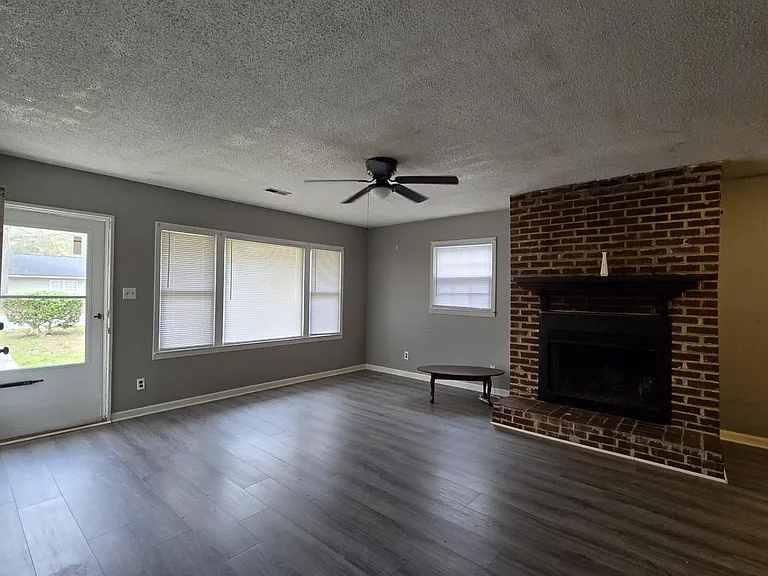 776 Kenyon Ave — Photo 5