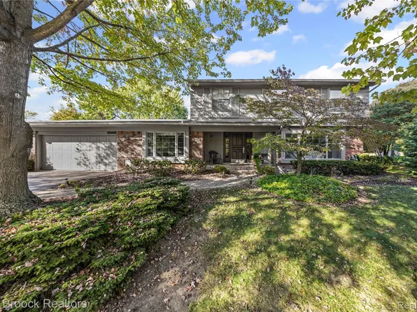 3142 Bloomfield Shore Dr, West Bloomfield, MI 48323