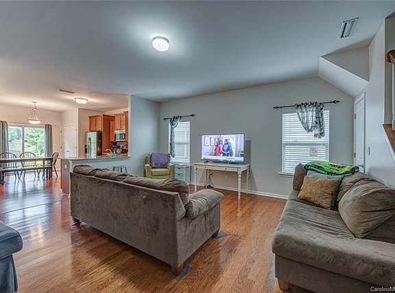 3rd image of 5073 Newport Lakes Dr