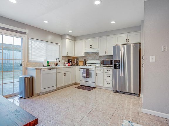 4th image of 18432 Seadler Dr