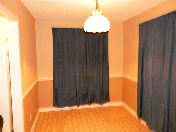 4th image of 10627 Sylvia St